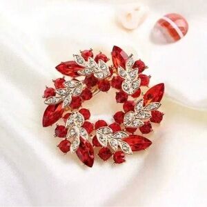 🎁🎁🎁🎁 Radiant Red  crystal and Gold Brooch